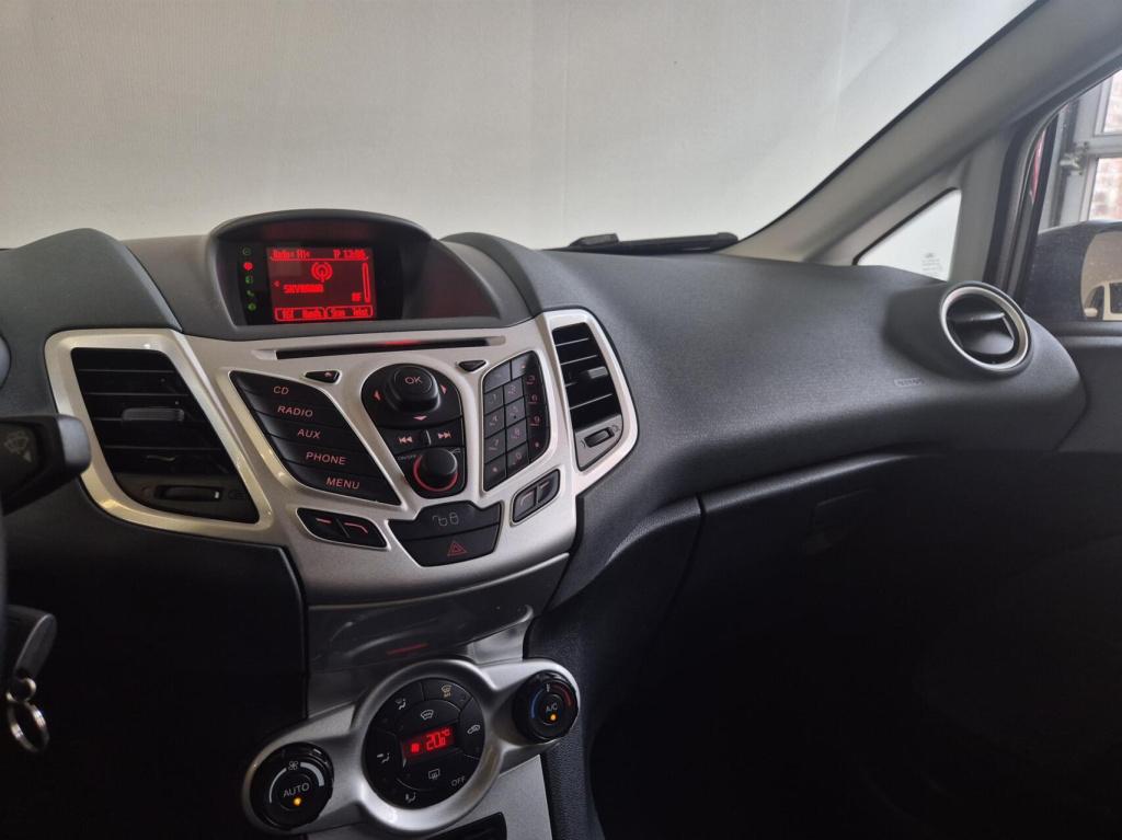 Ford Fiesta 1.25 titanium / nieuwe distriebutieriem 1e eigenaar / stoelverw