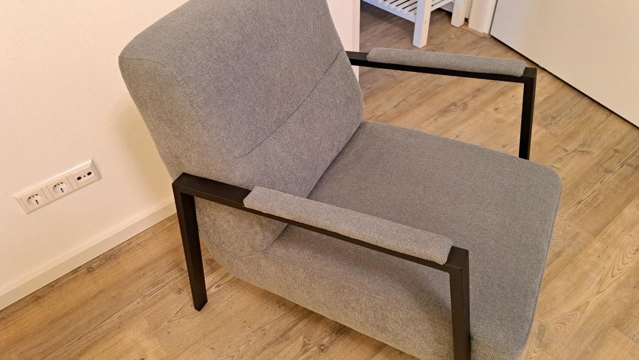 Mooie moderne fauteuil - voor vele woonstijlen geschikt