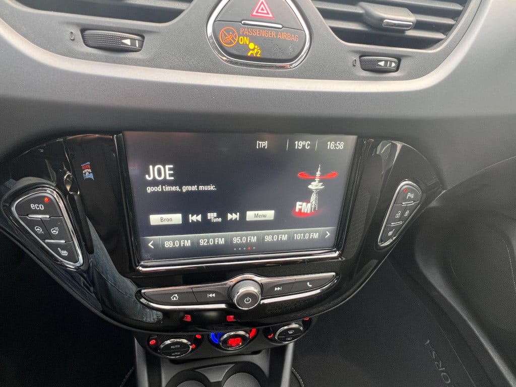 Opel Corsa 1.4 120 jaar edition, carplay, trekhaak enz. enz...