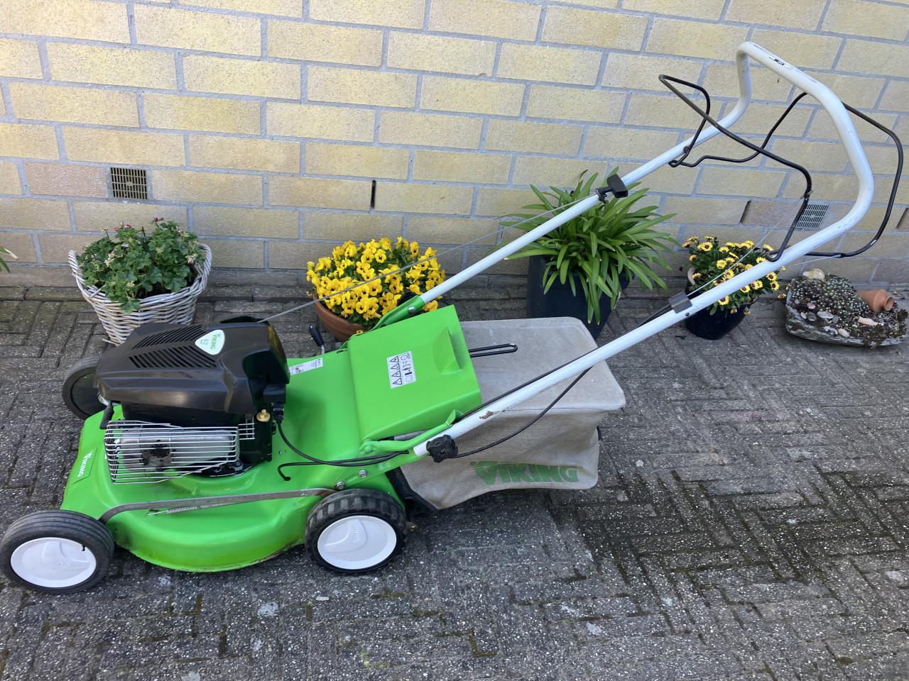 TE KOOP: VIKING/STIHL GRASMAAIER MB 248T.