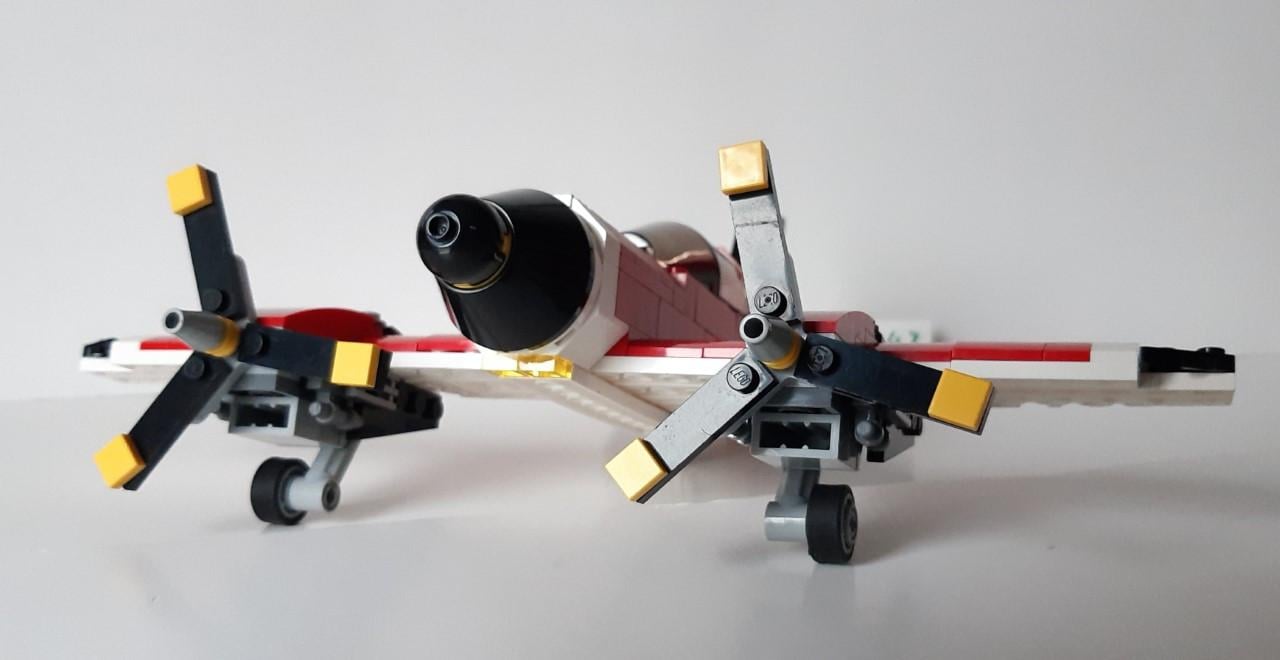 Lego Creator 31047: Propellervliegtuig, watervliegtuig of een helikopter.