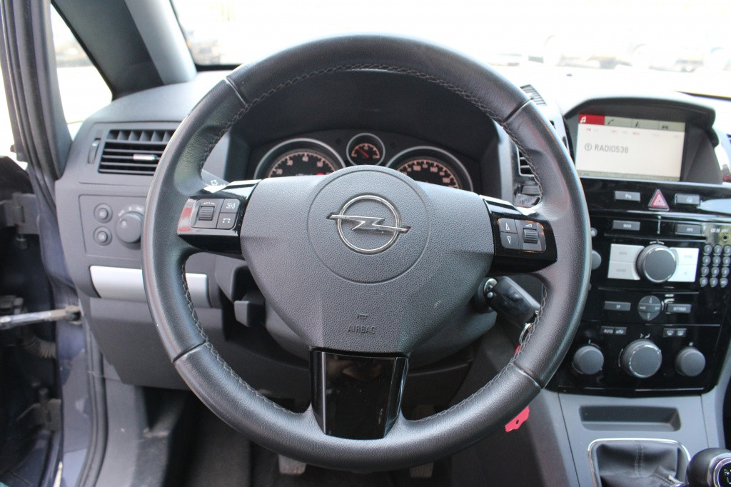 Opel Zafira met 1 jaar apk 1.8 cosmo
