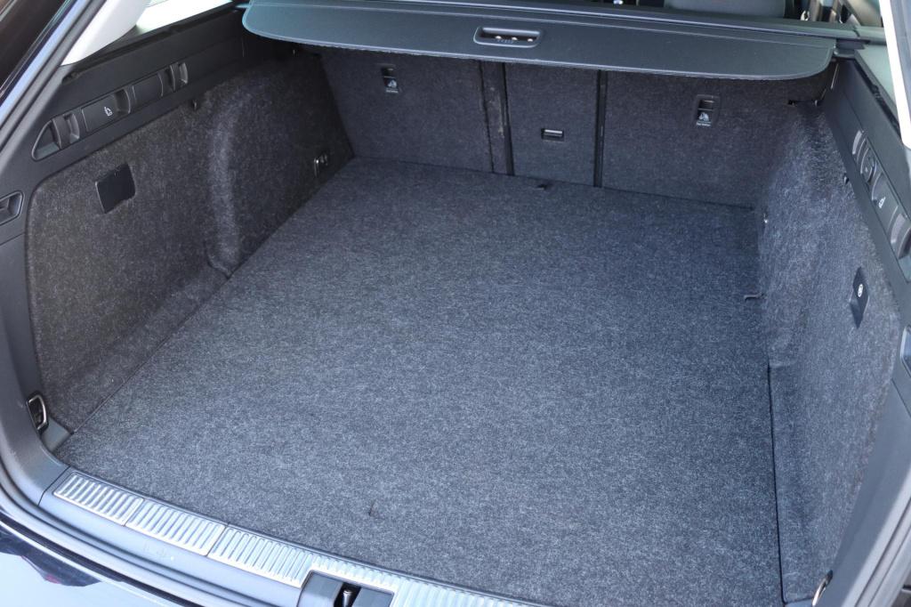 Skoda Superb combi 1.4 ehybrid style 218pk dsg6 | soh 93,1% | memory | stoe