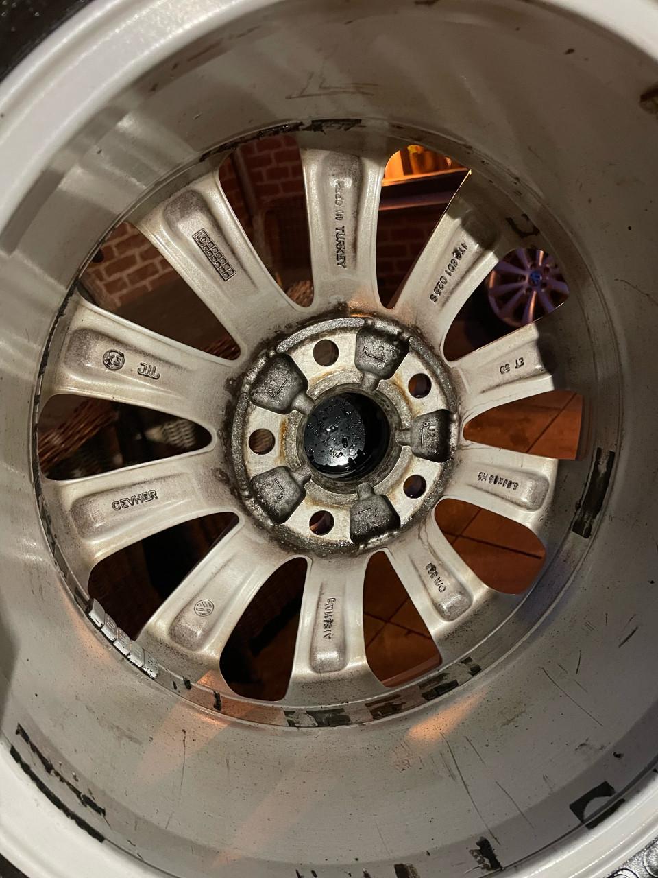 Originele VW velgen 205 65 16 met winterbanden