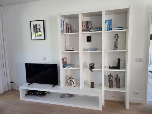 Stijlvolle witte designkast