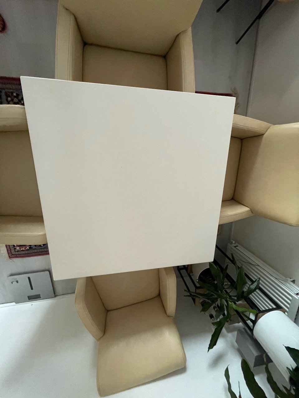 Eettafel en stoelen