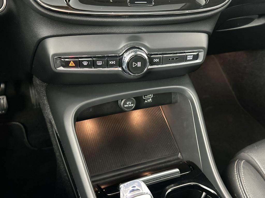 Volvo XC40 t5 262pk recharge inscription| pano| adap.cruise| leder| camera|
