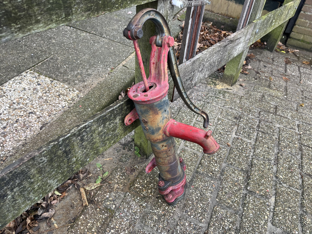 Waterpomp nr. 3 Gietijzer Antiek