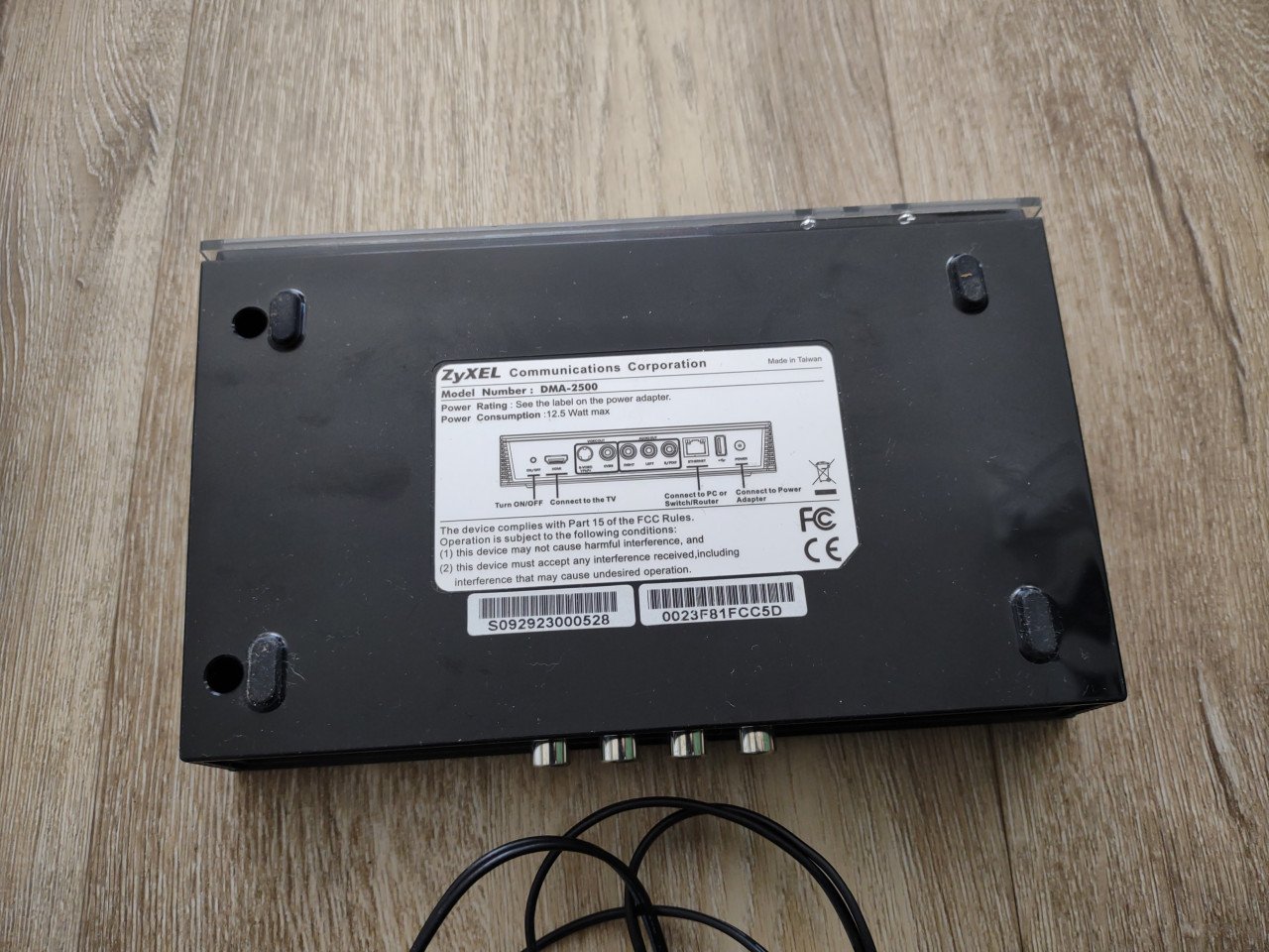 Nette Zyxel mediaspeler en wifi repeater, afstandsbediening.