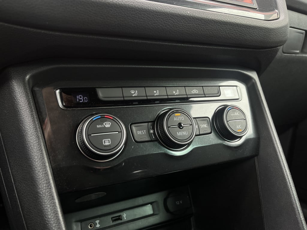 Volkswagen Tiguan 1.4 tsi act r-line | trekhaak | 19'' | virtual cockpit