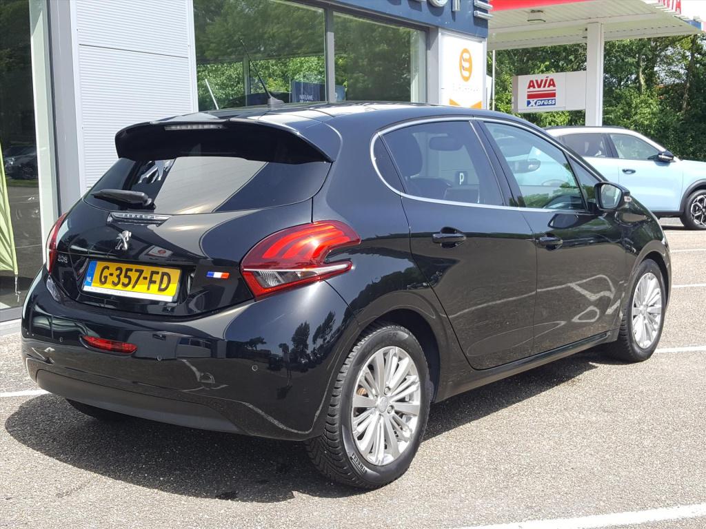 Peugeot 208 blue l. allure 1.5 bluehdi-100pk apple carplay & android auto |