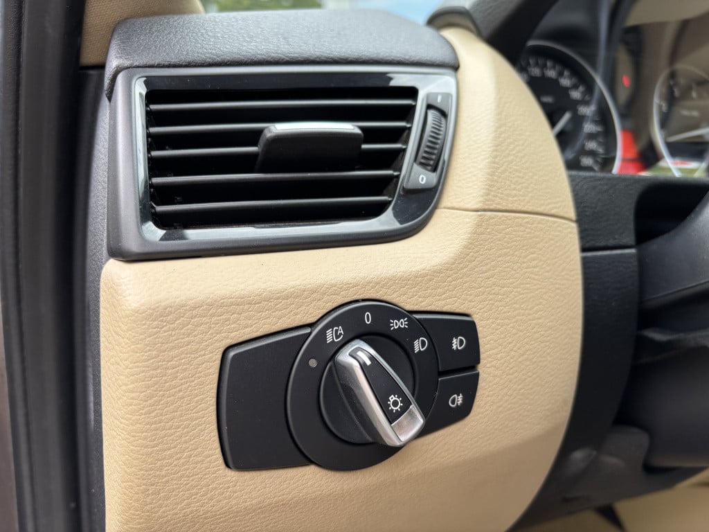 BMW X1 sdrive20i chrome line