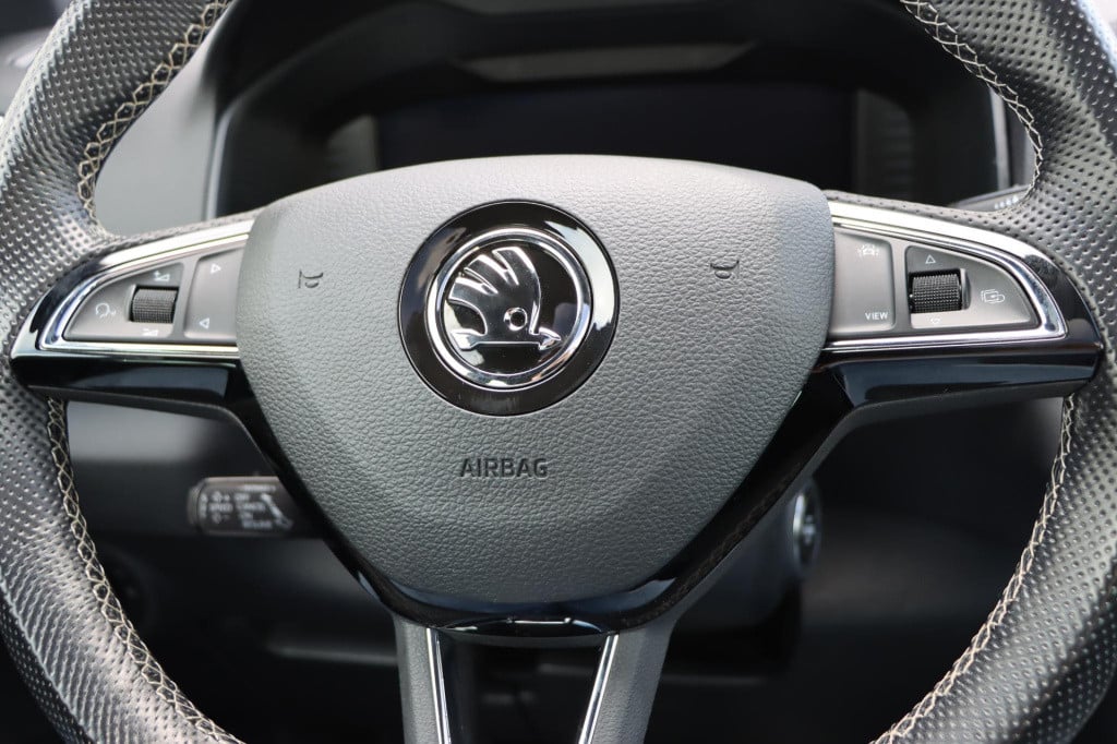 Skoda Karoq 1.5 tsi sportline business 150pk dsg7