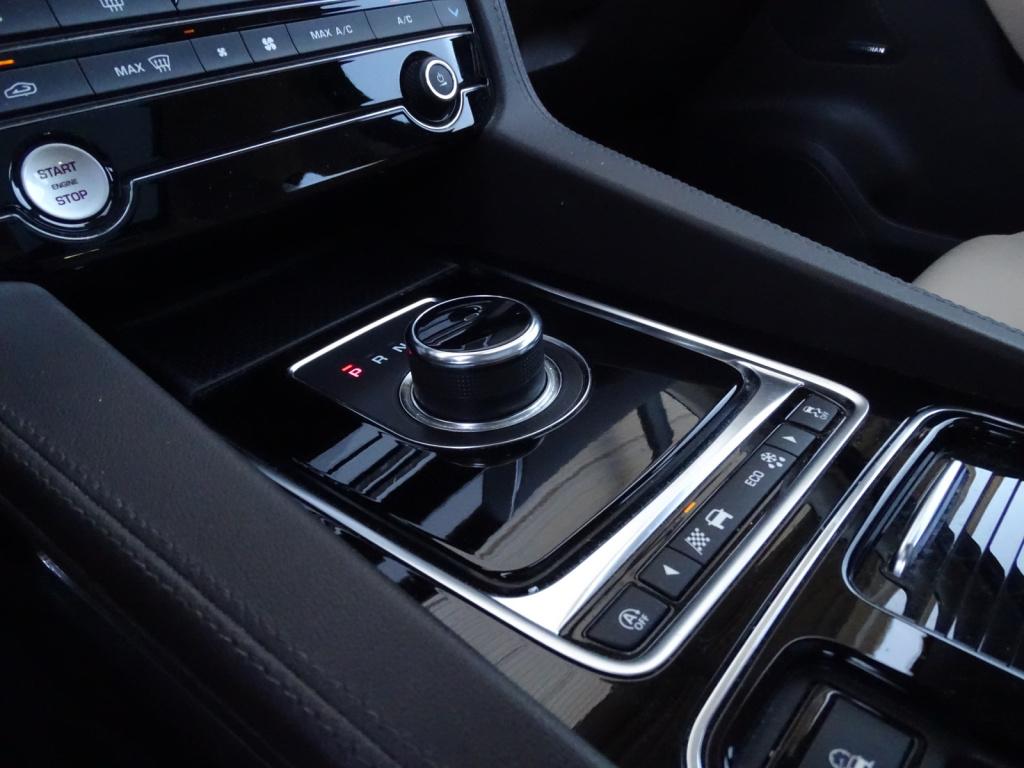 Jaguar F-pace 2.0t awd portfolio | leder | pano | trekhaak