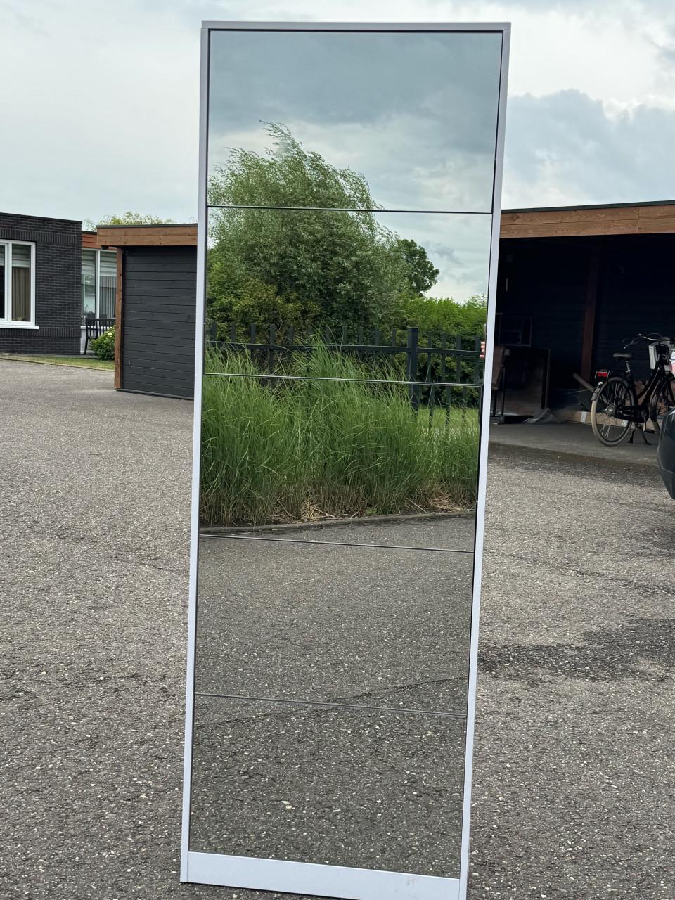 Schoenenkast met spiegel afm. H 185 B 64 D 20