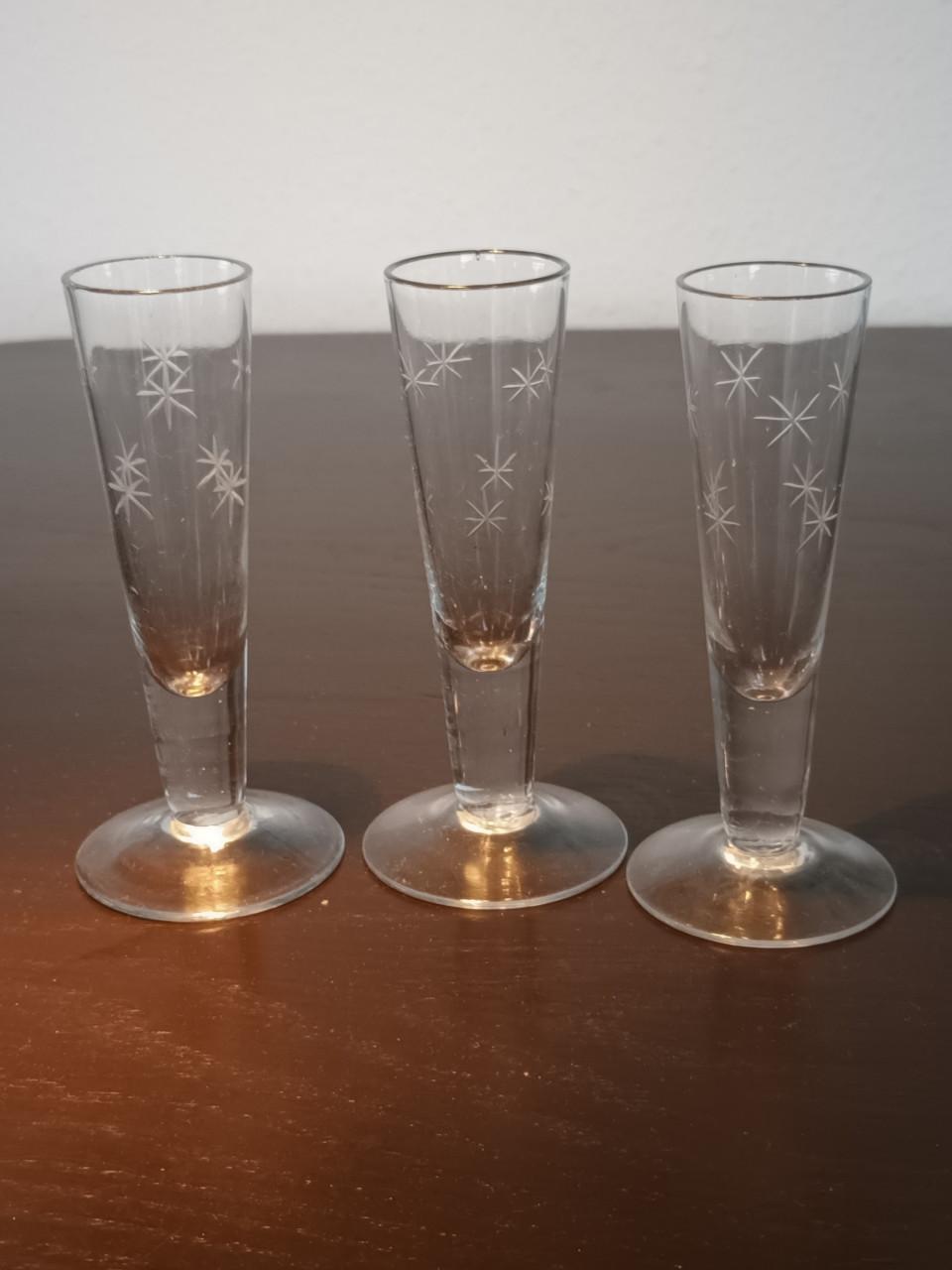 3 ANTIEKE LIKEURGLAASJES