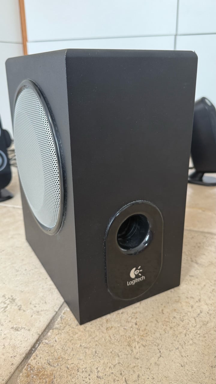 Logitech X-530   5.1 surround speakerset