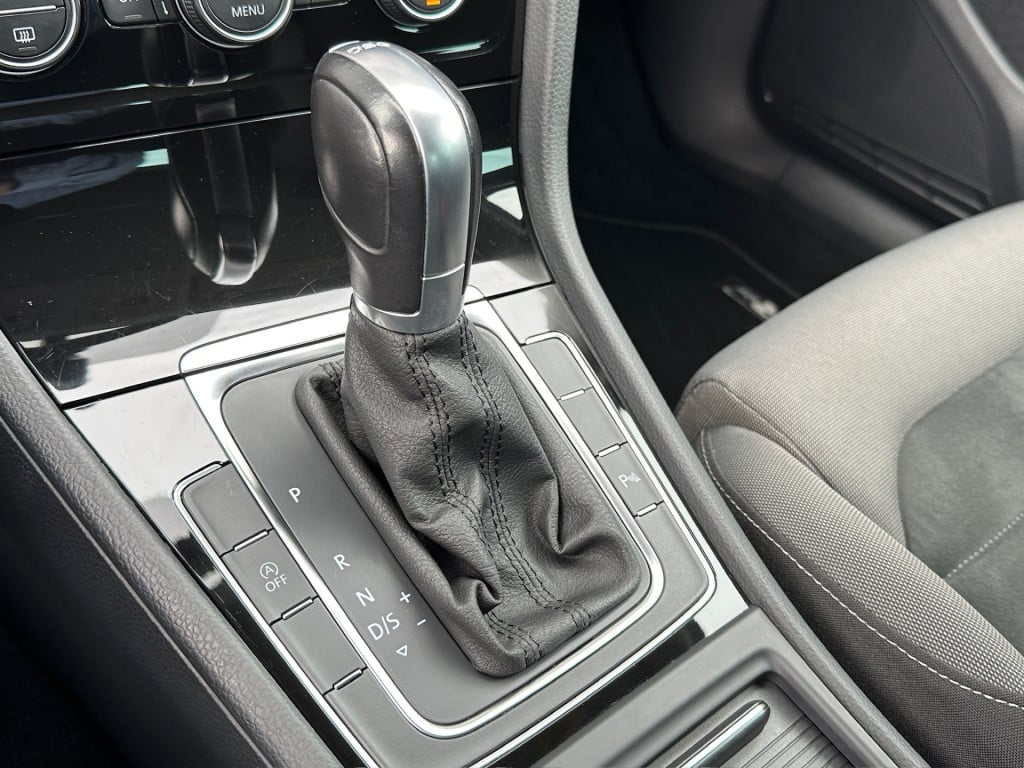 Volkswagen Golf 1.5 tsi 150pk dsg highline | camera | virtual cockpit | tre