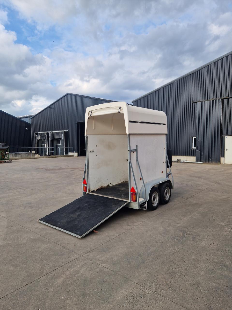 Paardentrailer weijer