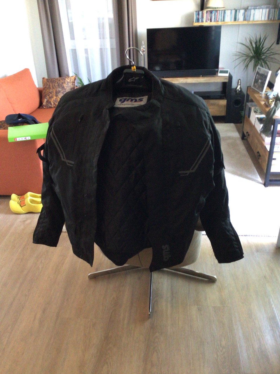 TE KOOP: NIEUW ONGEBRUIKT 4-SEIZOENEN MOTORJACK GMS, MAAT XXL (56).