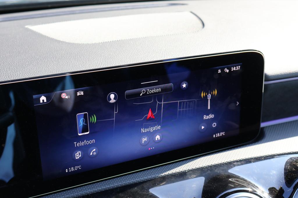 Mercedes-Benz A-Klasse 180 business solution amg i 2025 i panorama dak i mu