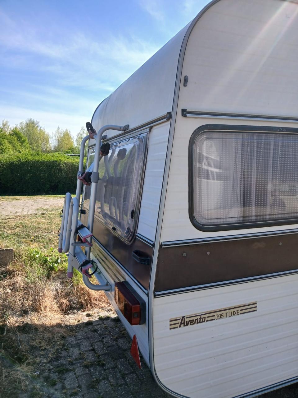 Vintage caravan Avento 395 T Luxe met stapelbed en voortent