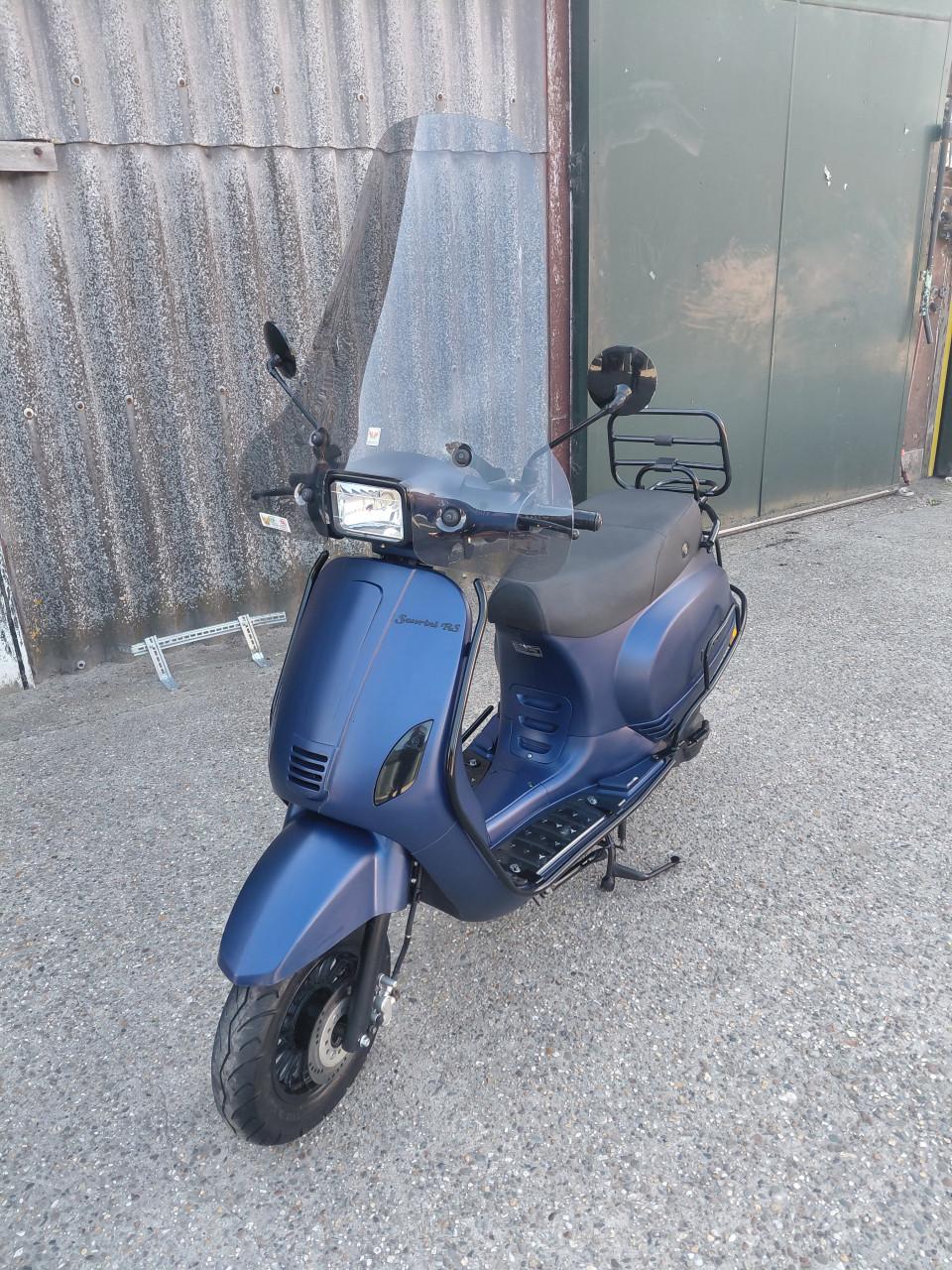 Nette La Souris scooter