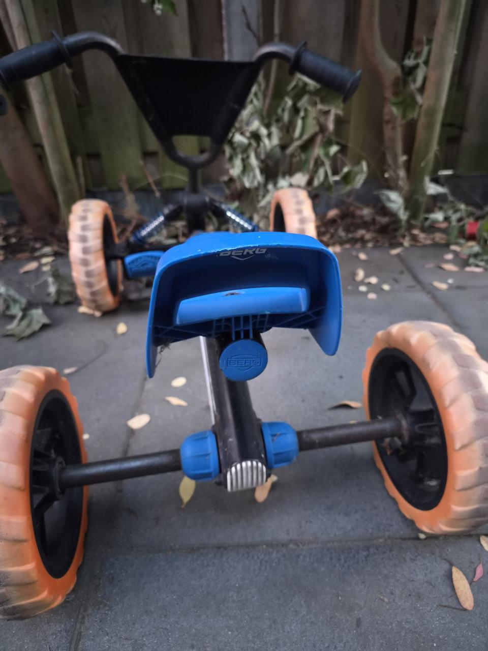 Berg Buzzy skelter