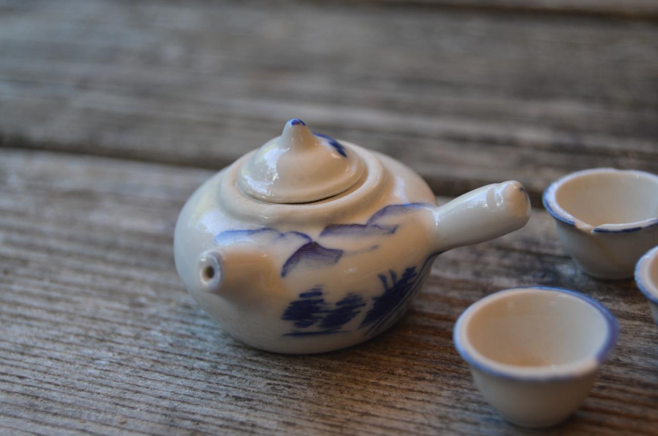 Ieniemini Chinees theeserviesje in redelijke staat.