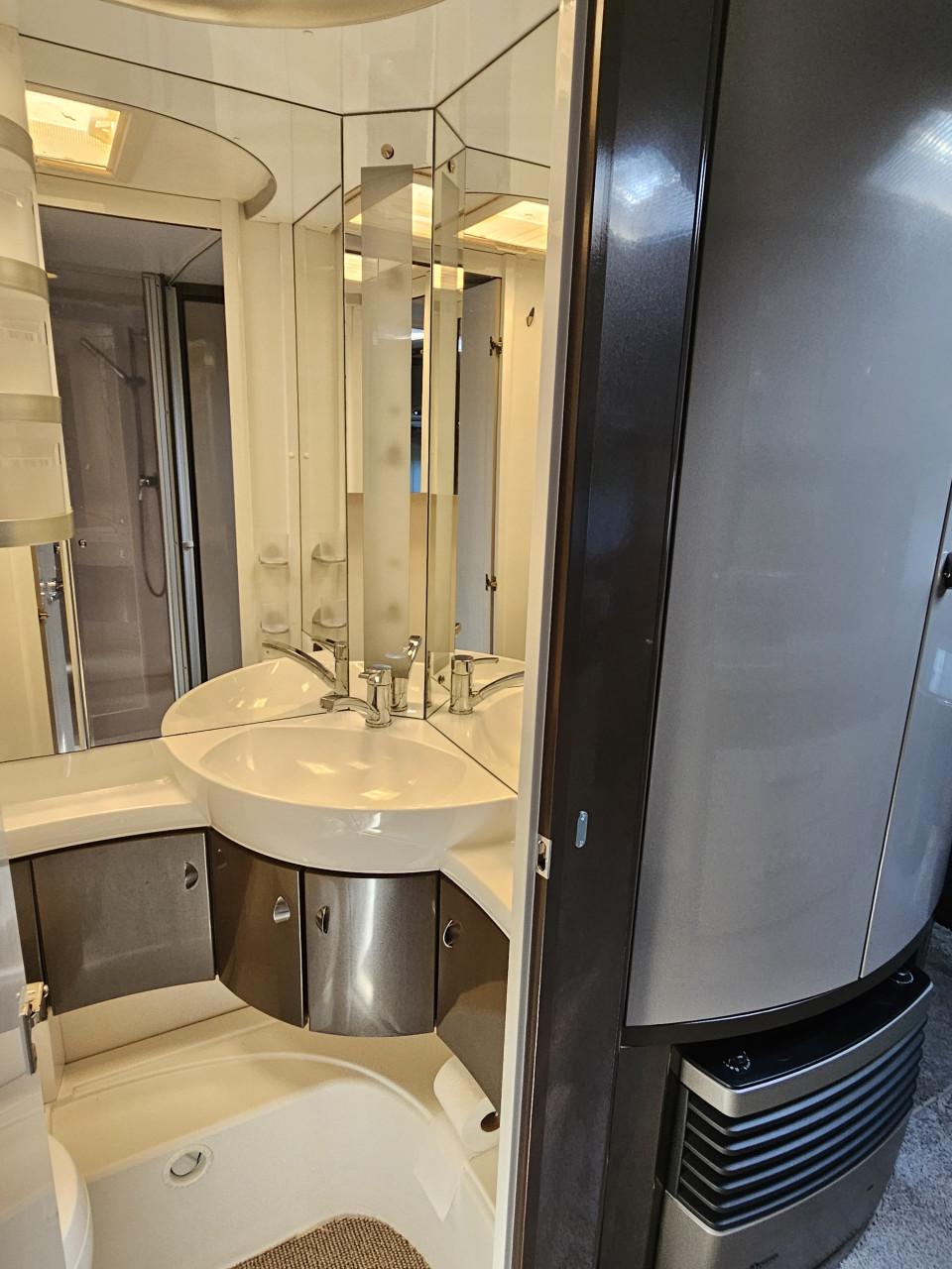 Caravan Hobby Premium 650 UFF met Ben Eilers voortent Ben Eilers voortent