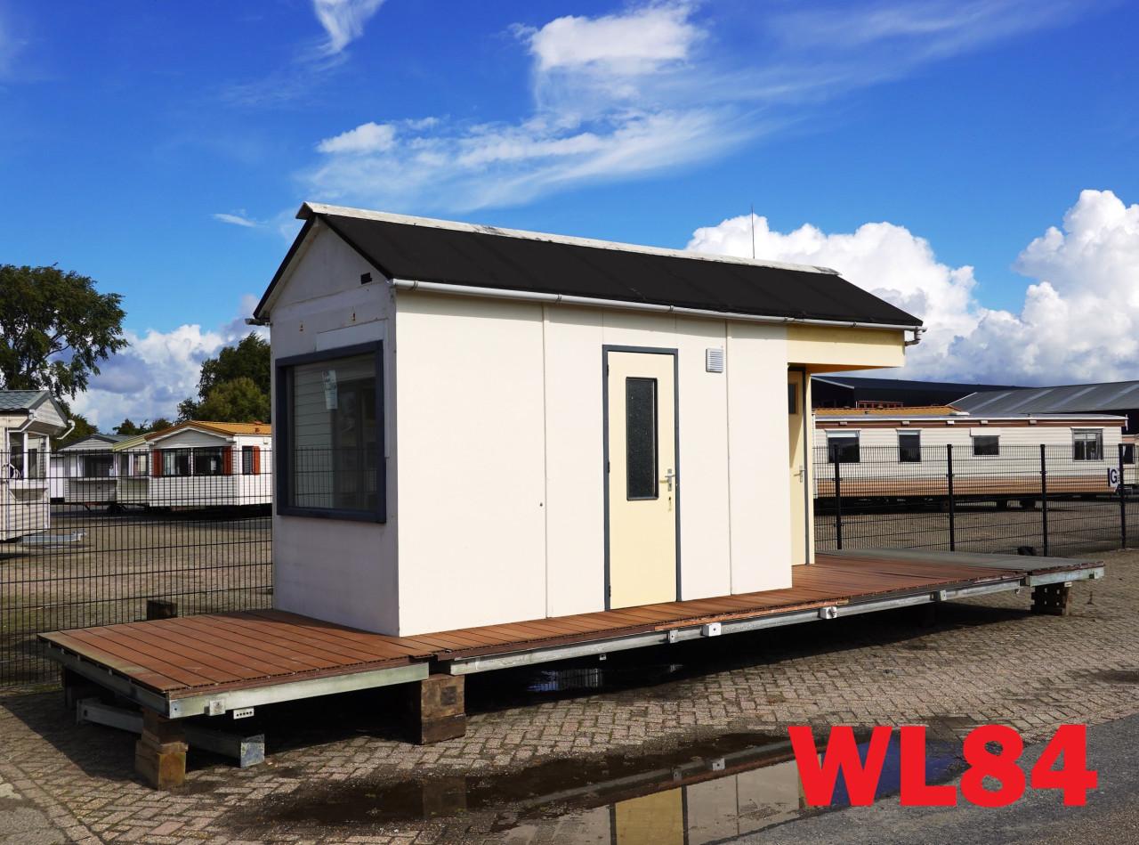 Strandhuisje met opklapbaar vlonder terras geschikt voor 4 pers