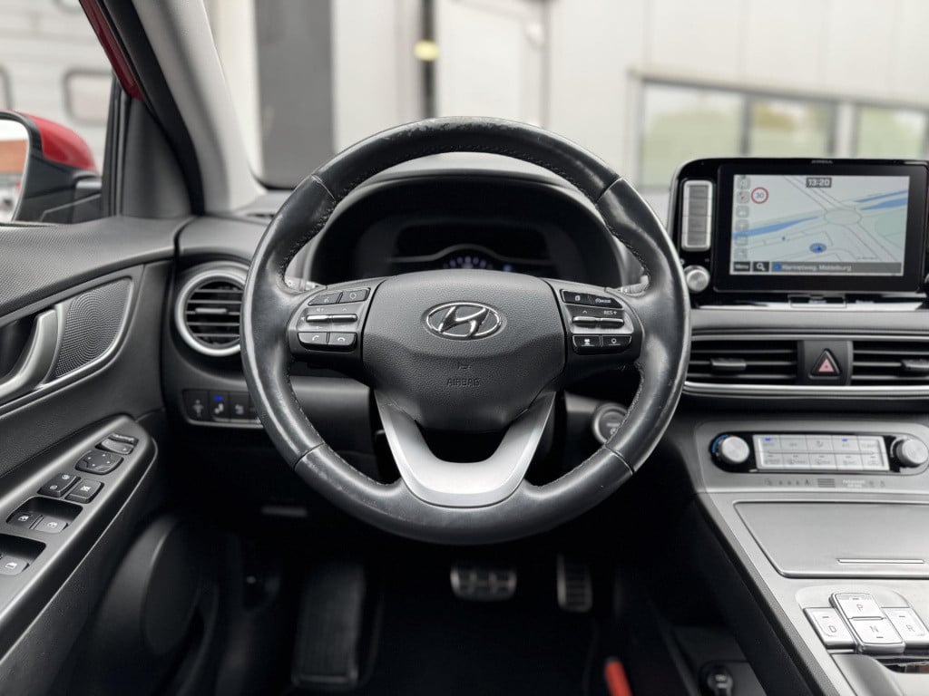 Hyundai Kona ev premium 64 kwh 3-fase lader | navigatie | stoelventilatie +