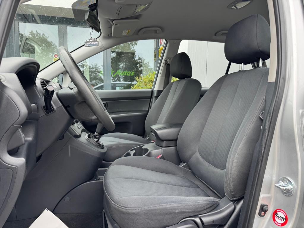 Kia Carens 2.0 cvvt x-tra * airco * trekhaak * apk tot 07-10-2027