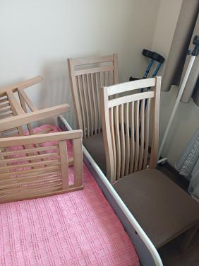 4 nette stoelen te koop
