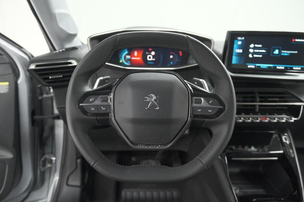 Peugeot 208 puretech 100 eat8 allure pack | camera | navigatie | apple carp