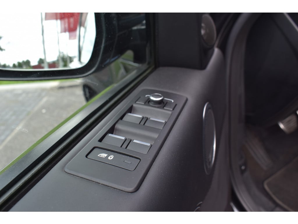 Land Rover Discovery 3.0 td6 hse € 49.950 excl btw