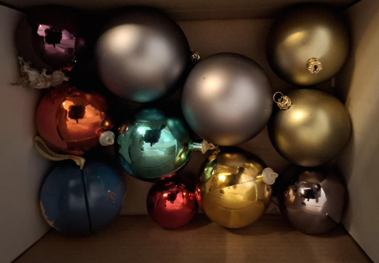 Kerstboom op te tuigen? Verlichting, kerstballen: klein prijsje