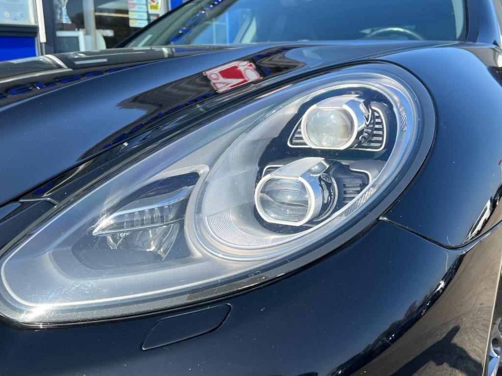 Porsche Panamera schuif/kanteldak, leer, navi, afn. trekhaak enz...