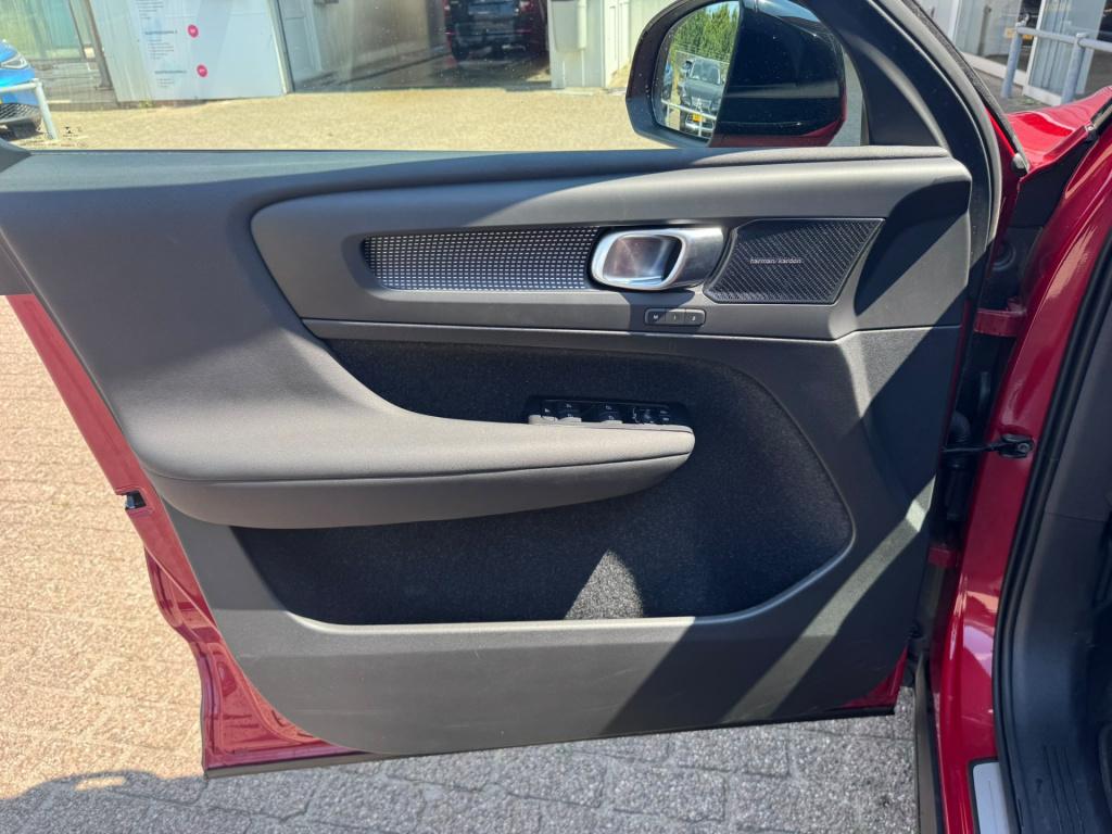 Volvo XC40 1.5 t5 recharge r-design