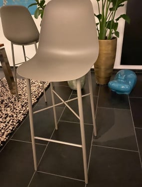 Bartafel met barstoelen