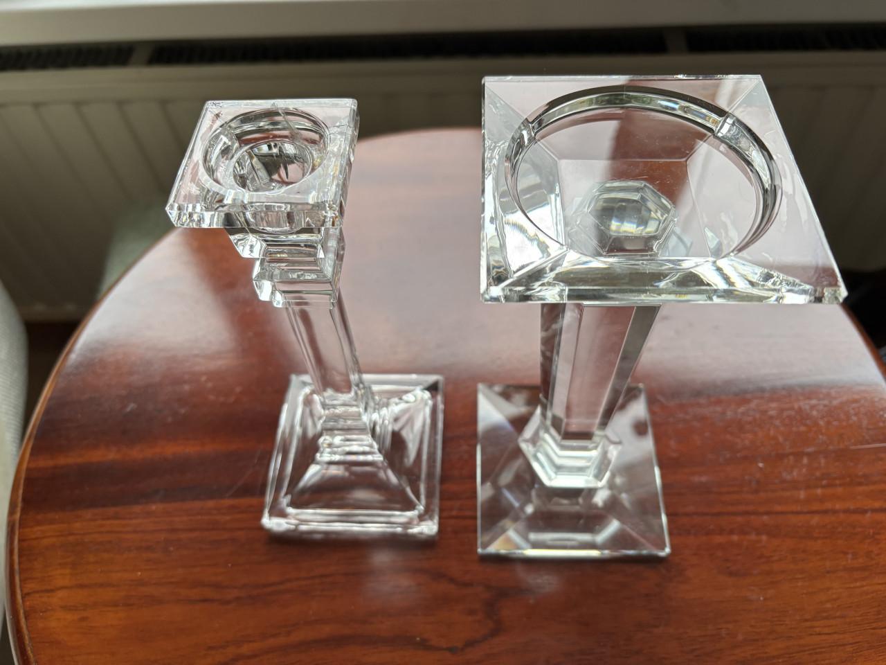 KRISTALLEN KANDELAARS EN 2 ZWAROWSKI  BEELDJES