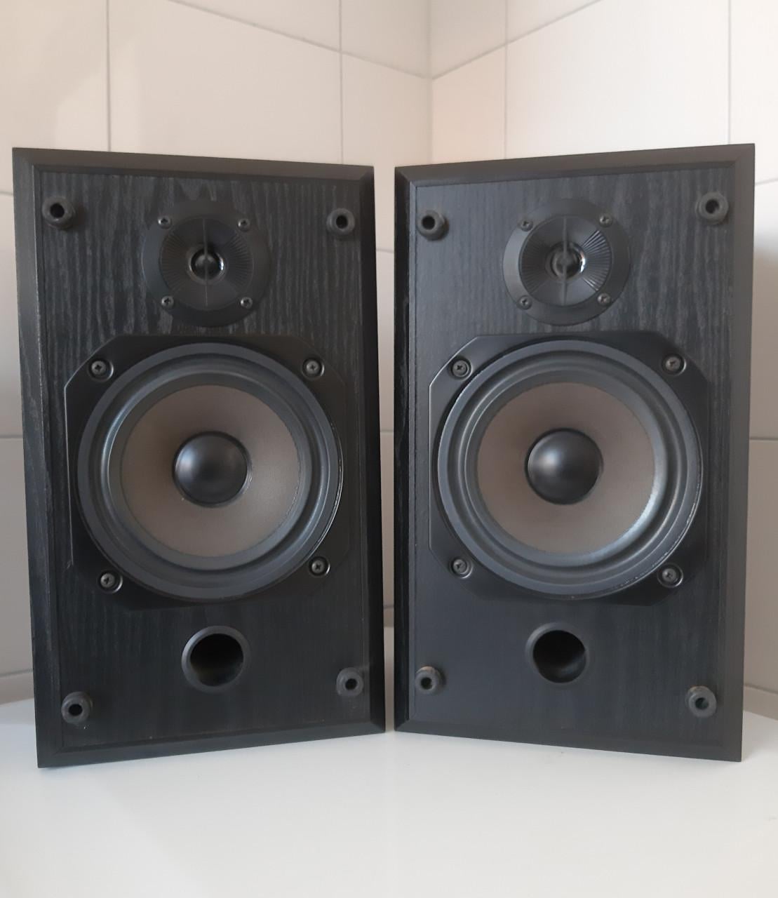 B&w 200 serie speakers