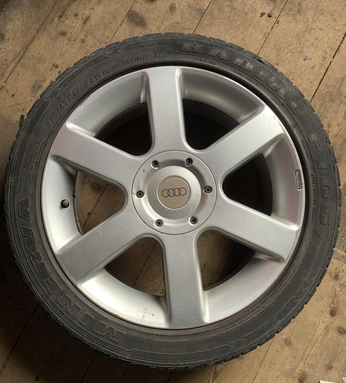 4 velgen met zomerbanden 225/45R17 Minerva