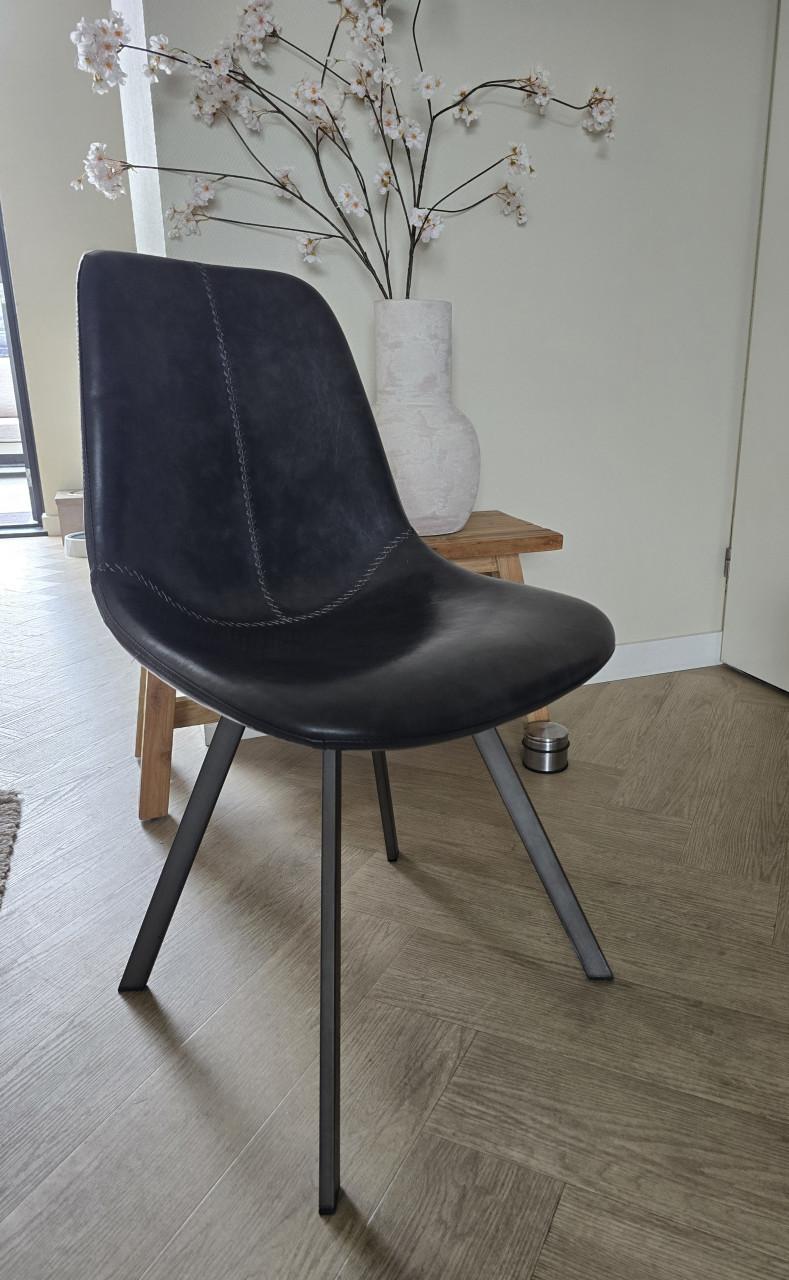 Zes eetkamer stoelen antraciet en cognac