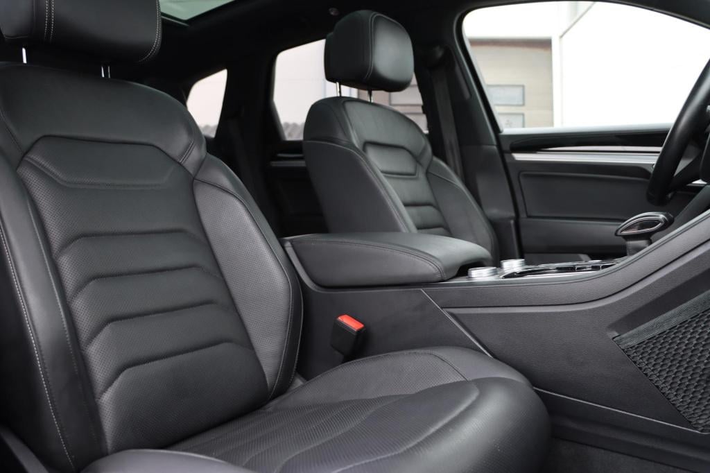 Volkswagen Touareg 3.0 tsi ehybrid 4motion black style 380pk tiptronic | so