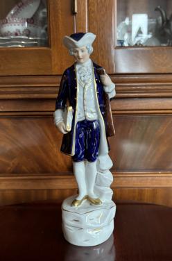 EEN ROYAL-DUC ROCOCO BEELDJE ,” DE VIOLIST”.
