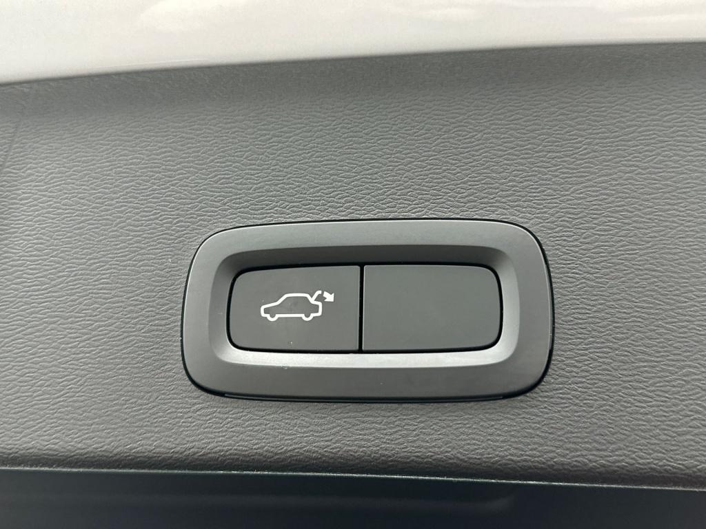 Volvo XC40 t3 163pk aut8 momentum pro| trekhaak| camera| climate| cruise co