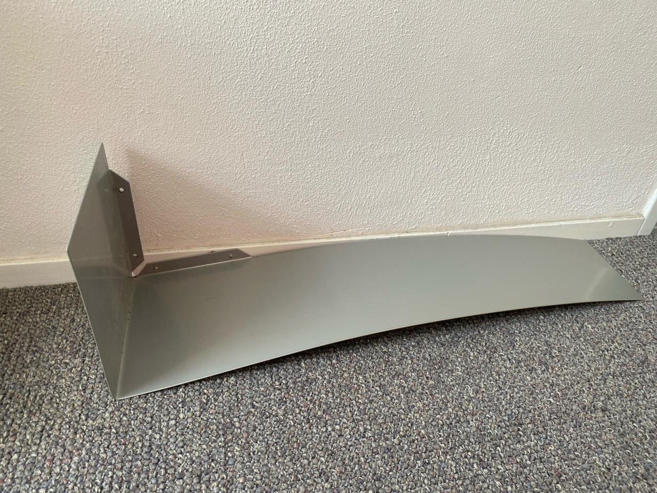 Metalen boekenplank van Ikea