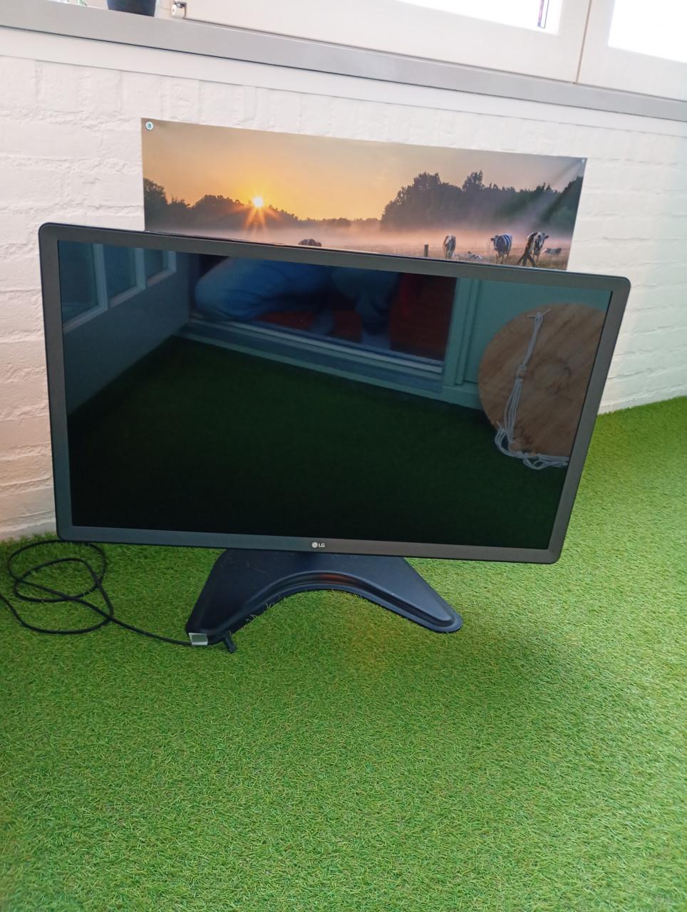 TE KOOP LG TV MET DRAAIENDE STANDAARD