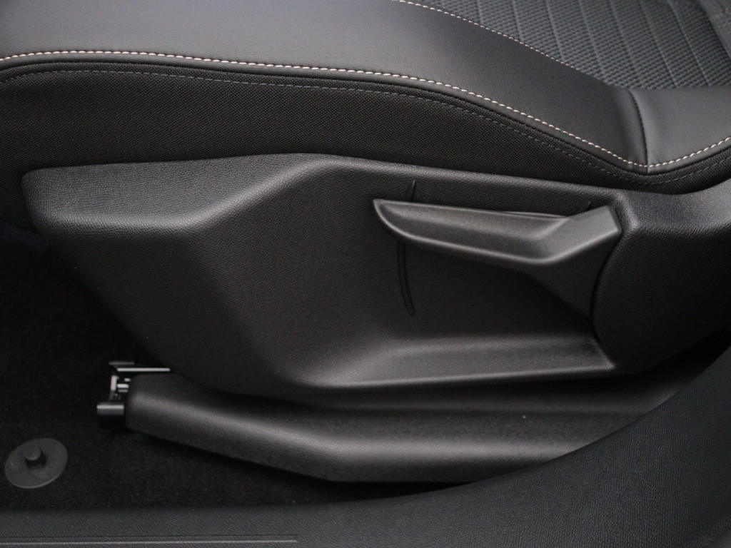 Peugeot 5008 hybrid 136pk automaat allure voorraad voordeel